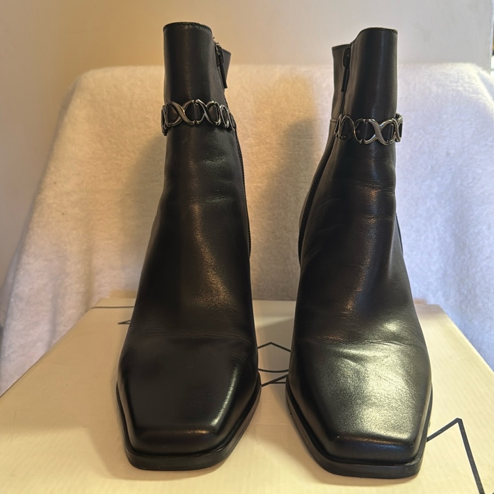 New never been worn black leather short boots size 8 1/2 ,3 inch heels